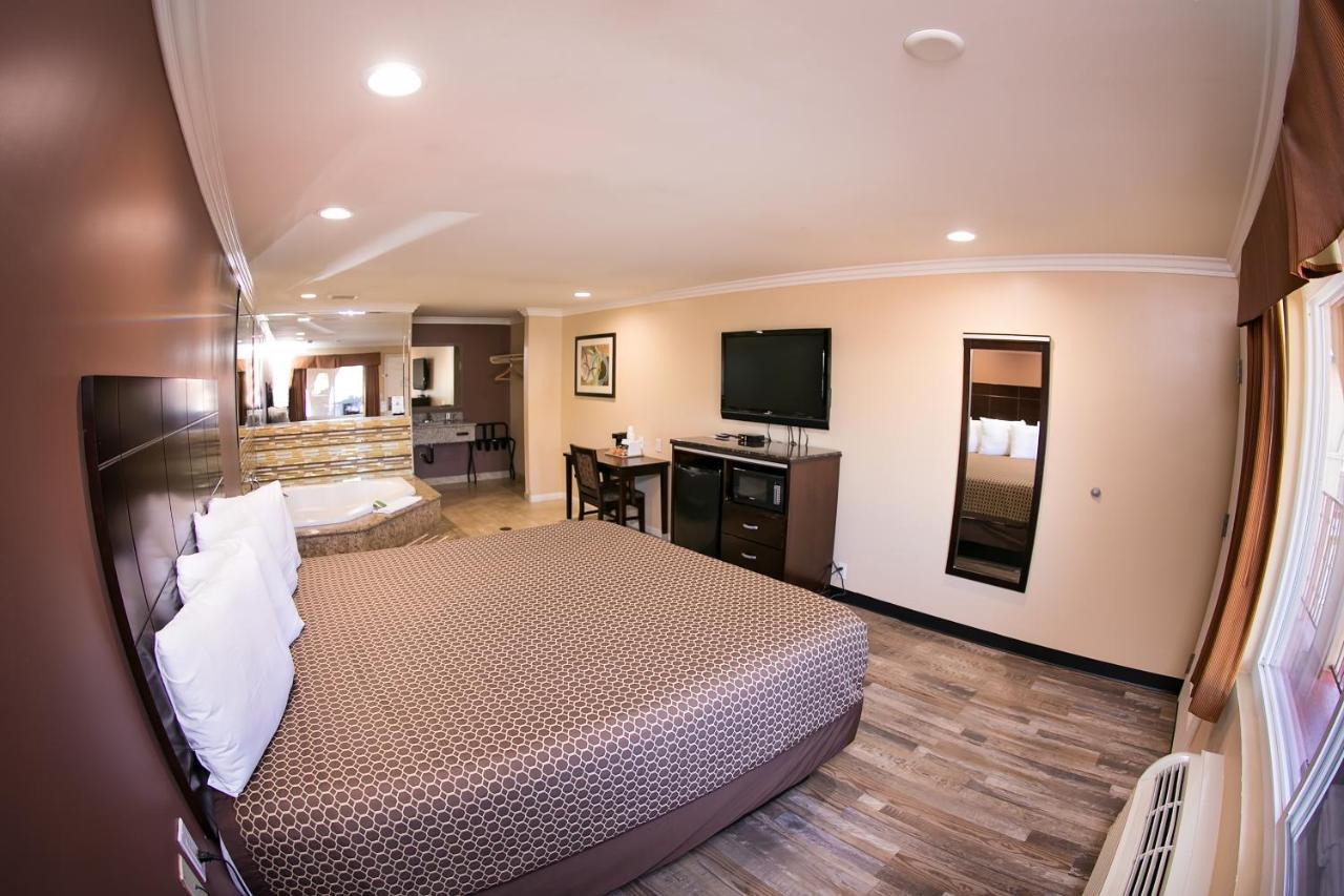 Rodeway Inn & Suites بيلفلاوير المظهر الخارجي الصورة