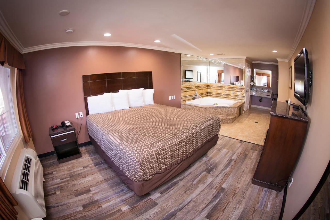 Rodeway Inn & Suites بيلفلاوير المظهر الخارجي الصورة