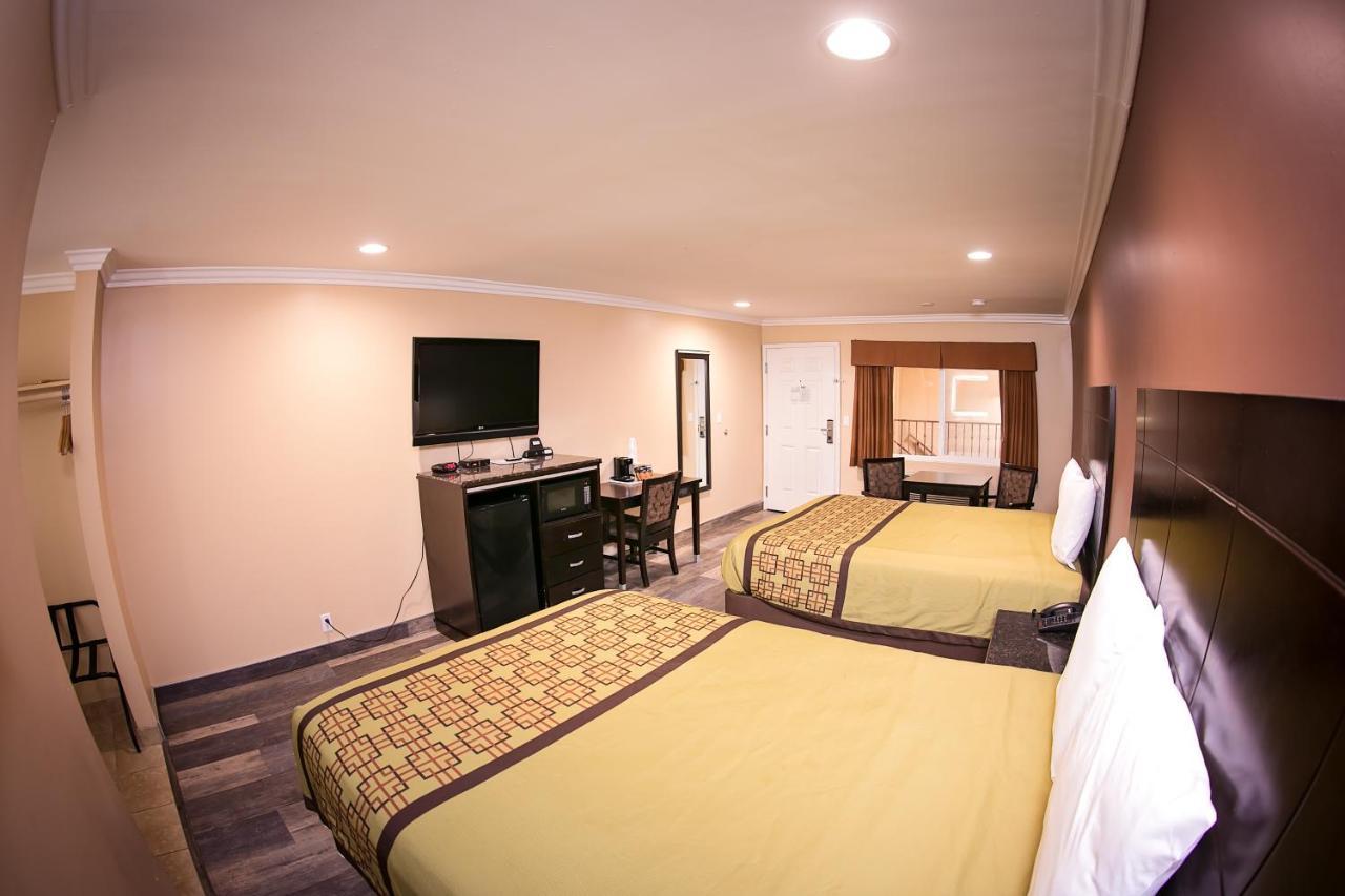 Rodeway Inn & Suites بيلفلاوير المظهر الخارجي الصورة