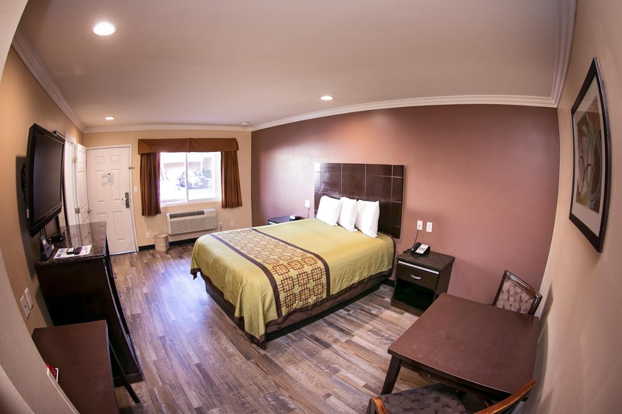 Rodeway Inn & Suites بيلفلاوير المظهر الخارجي الصورة