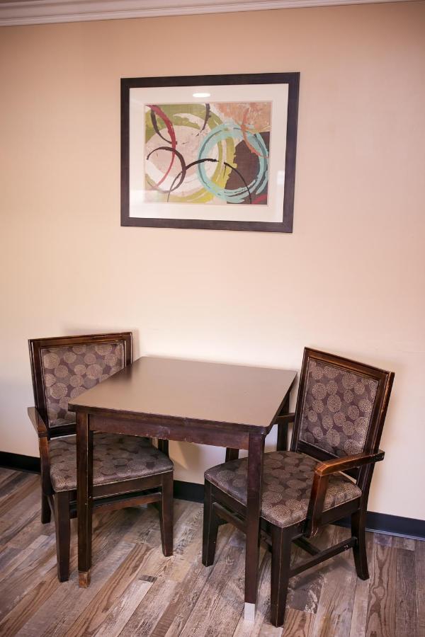 Rodeway Inn & Suites بيلفلاوير المظهر الخارجي الصورة
