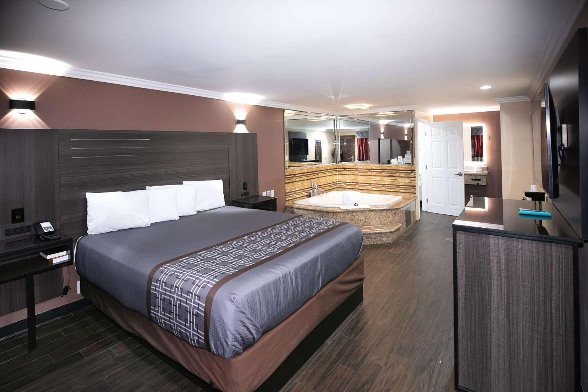Rodeway Inn & Suites بيلفلاوير المظهر الخارجي الصورة