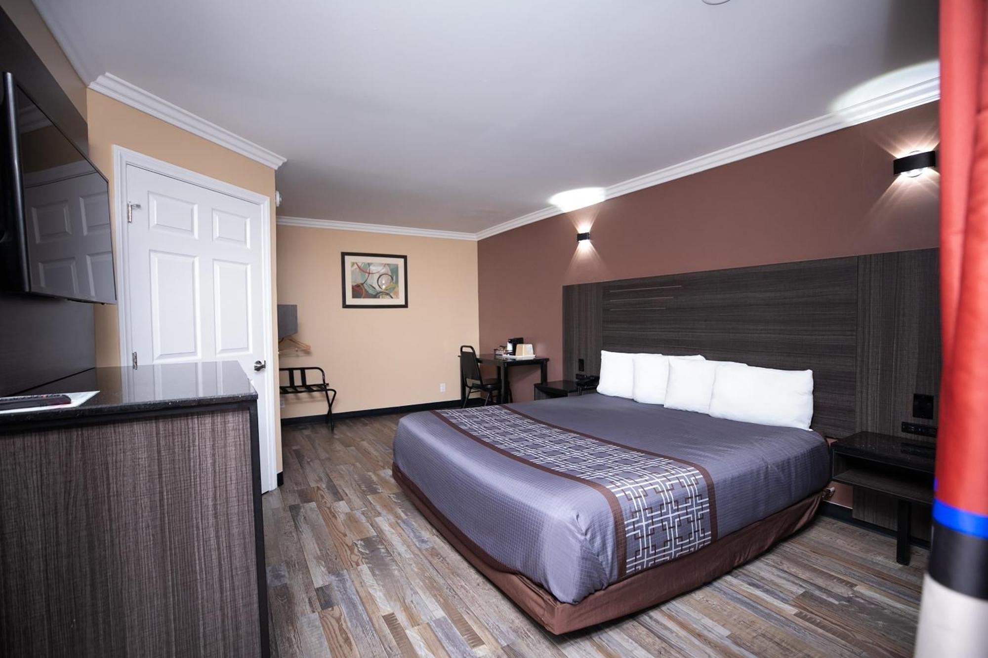 Rodeway Inn & Suites بيلفلاوير المظهر الخارجي الصورة