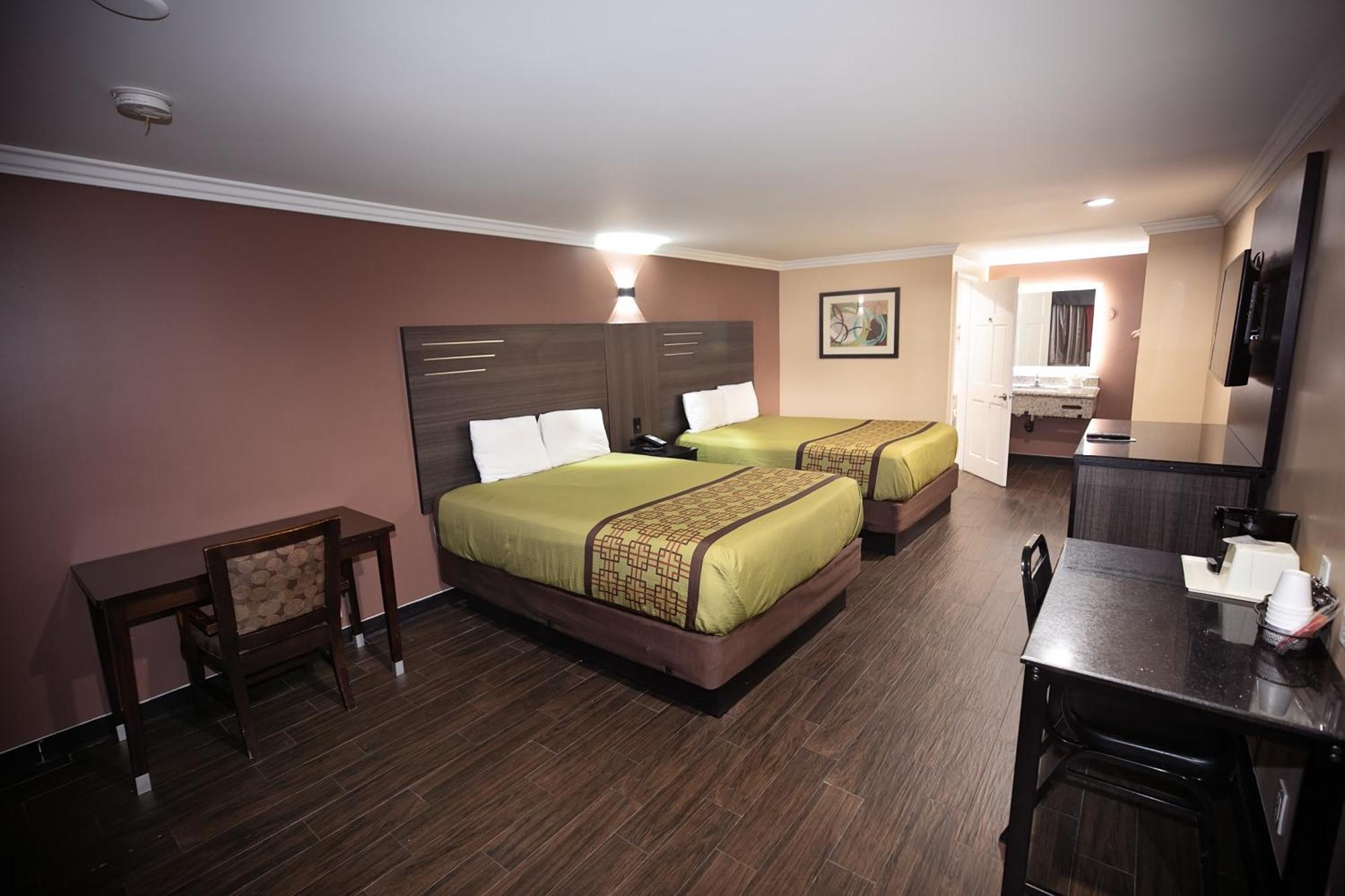 Rodeway Inn & Suites بيلفلاوير المظهر الخارجي الصورة