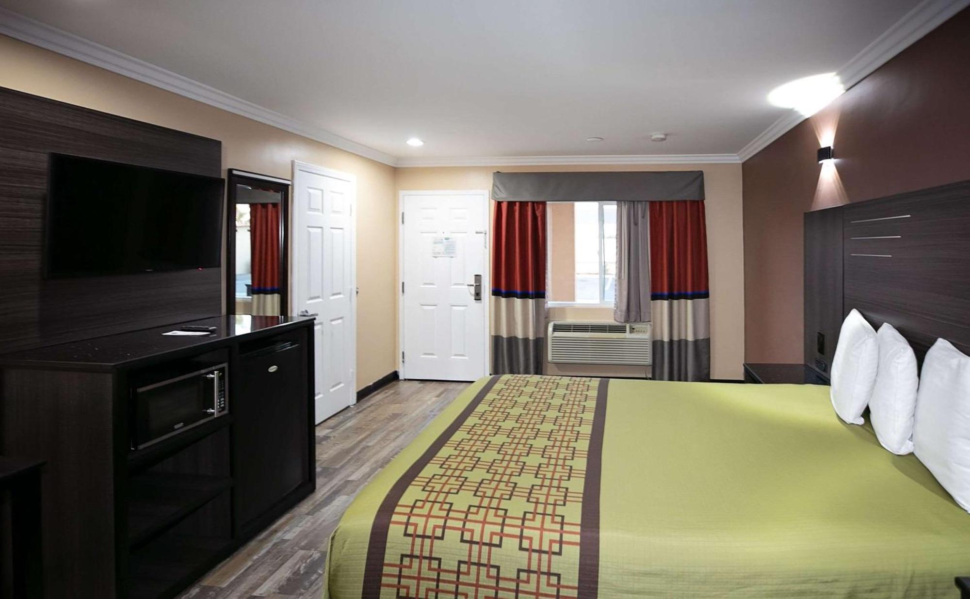 Rodeway Inn & Suites بيلفلاوير المظهر الخارجي الصورة