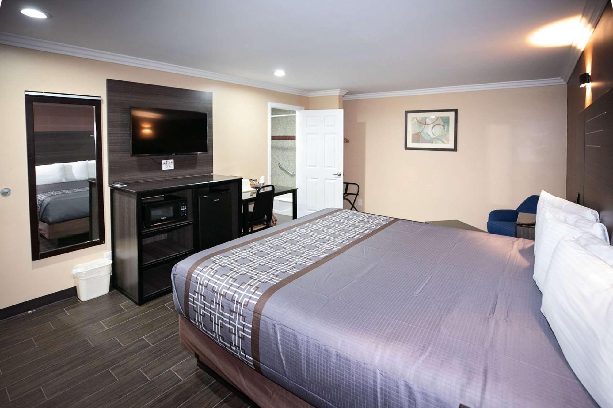 Rodeway Inn & Suites بيلفلاوير المظهر الخارجي الصورة