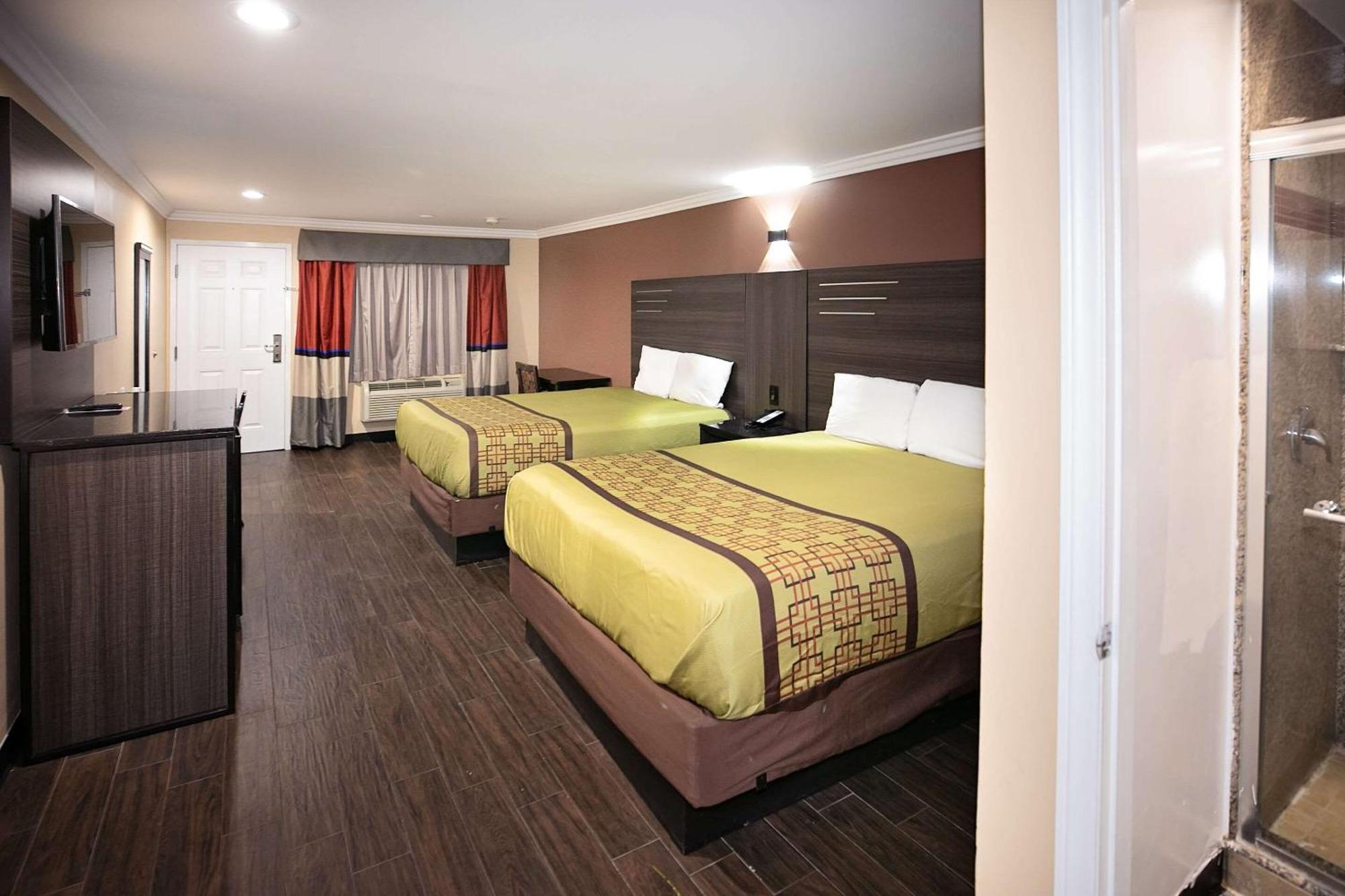 Rodeway Inn & Suites بيلفلاوير المظهر الخارجي الصورة