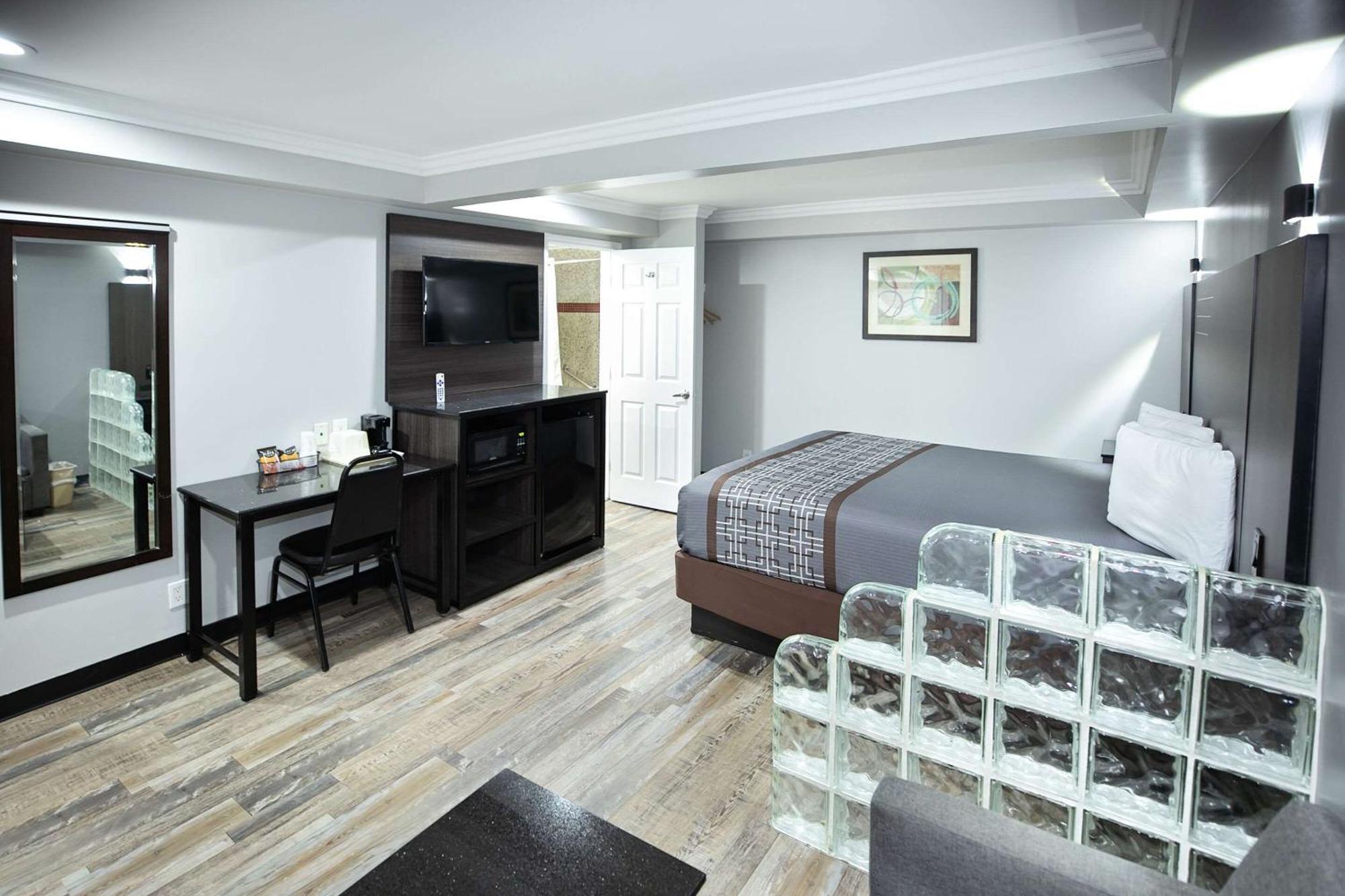 Rodeway Inn & Suites بيلفلاوير المظهر الخارجي الصورة