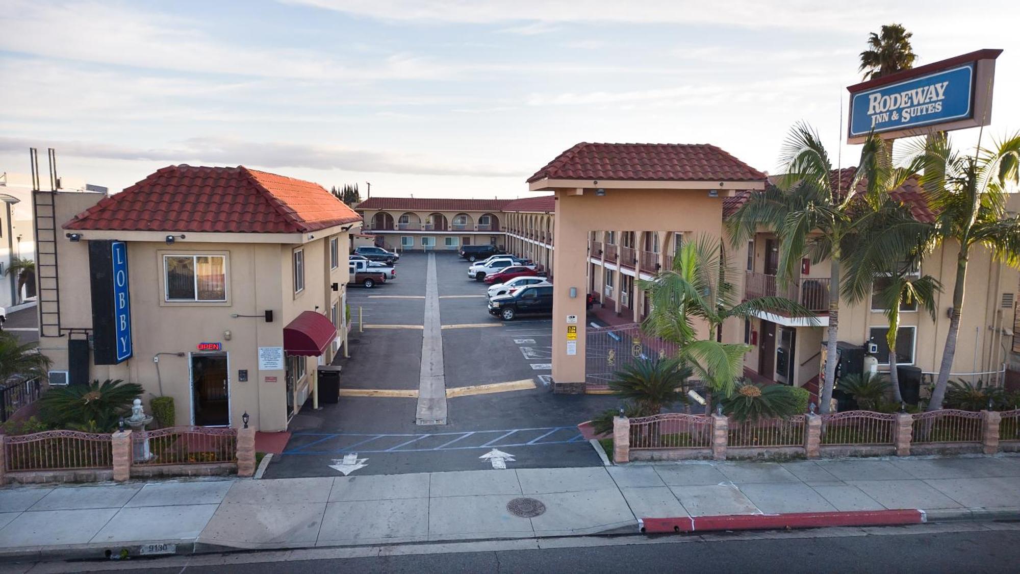 Rodeway Inn & Suites بيلفلاوير المظهر الخارجي الصورة