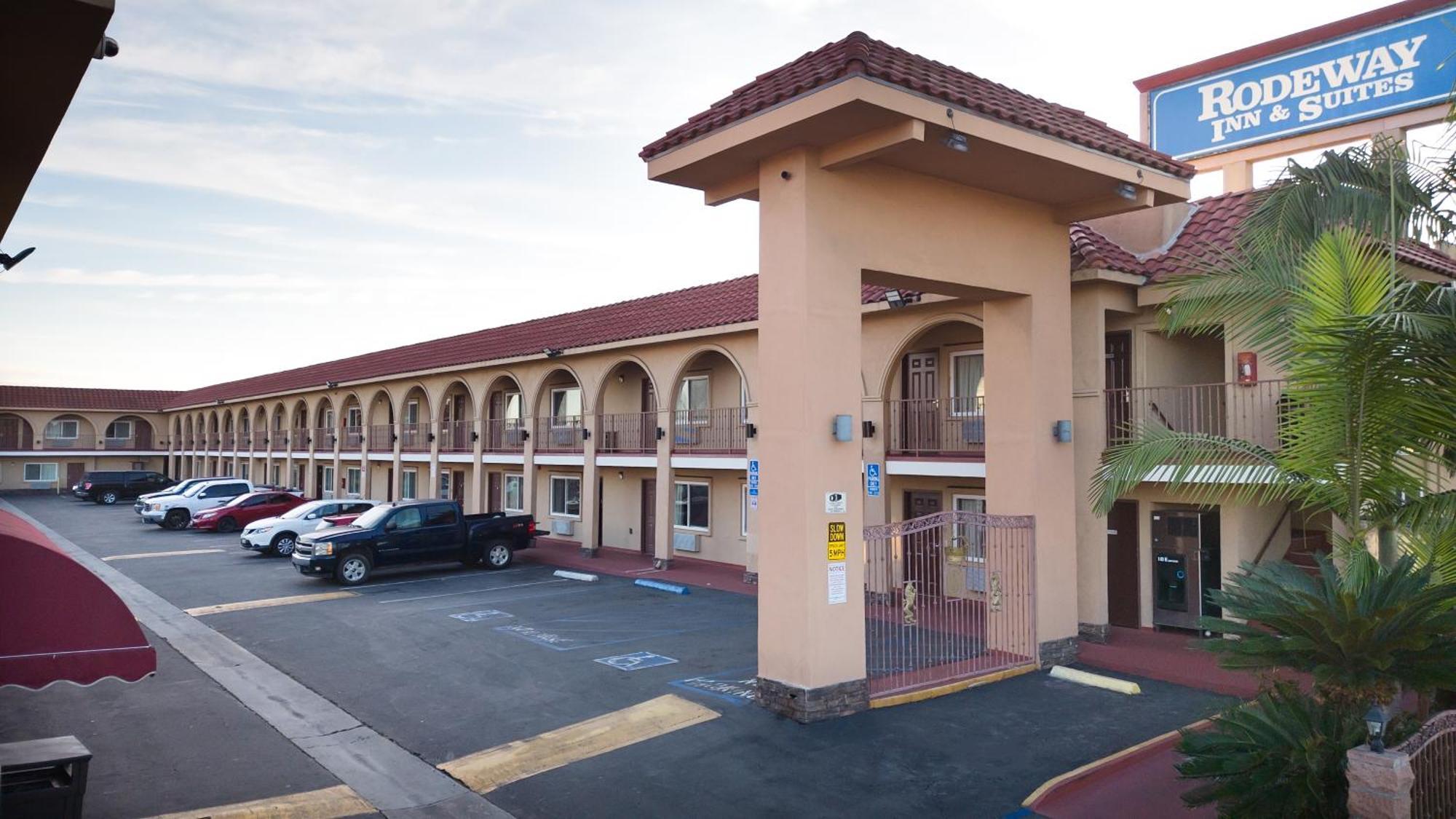 Rodeway Inn & Suites بيلفلاوير المظهر الخارجي الصورة