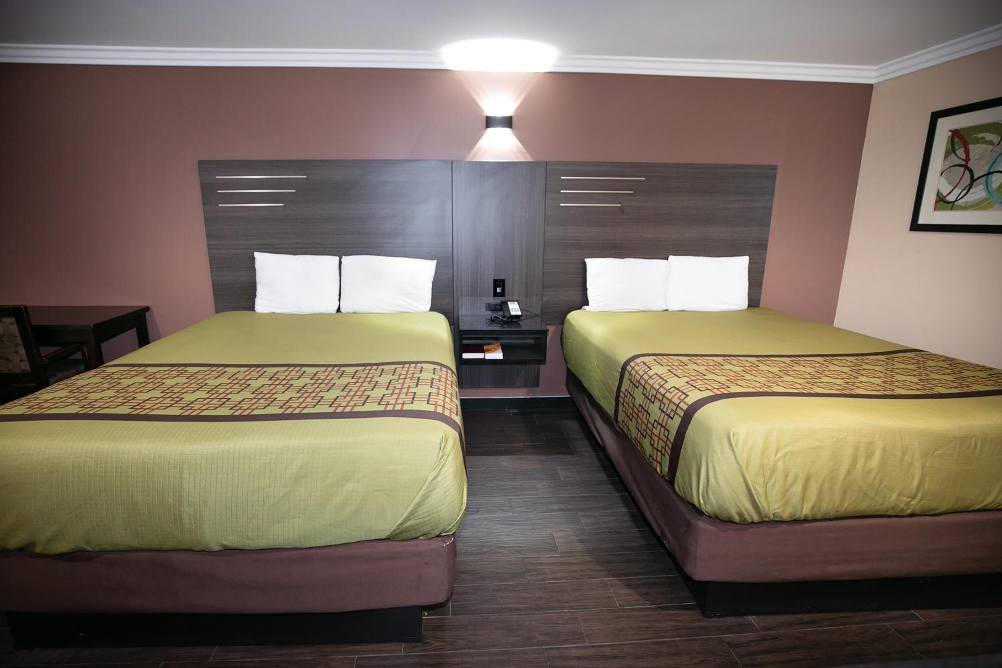 Rodeway Inn & Suites بيلفلاوير المظهر الخارجي الصورة