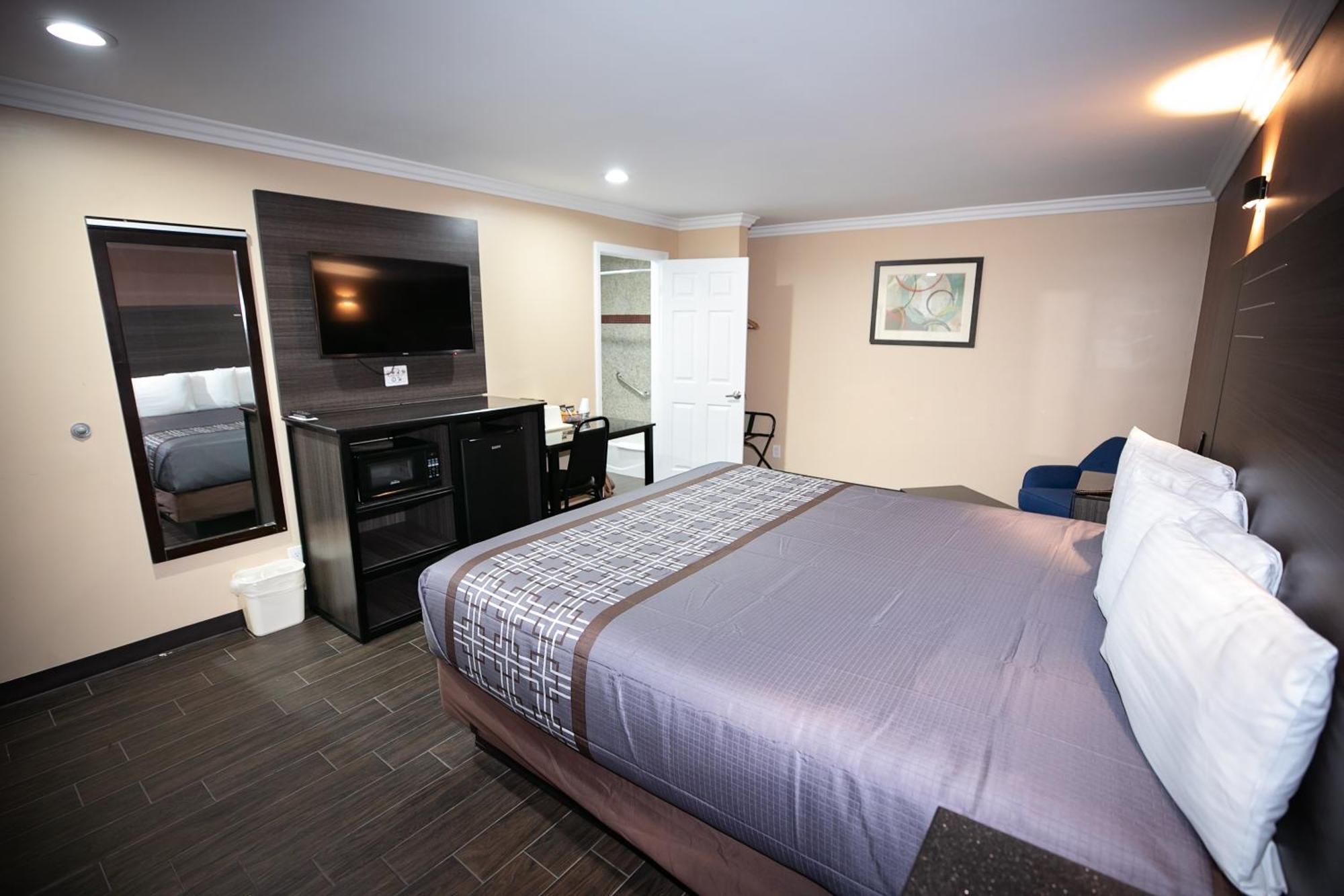 Rodeway Inn & Suites بيلفلاوير المظهر الخارجي الصورة