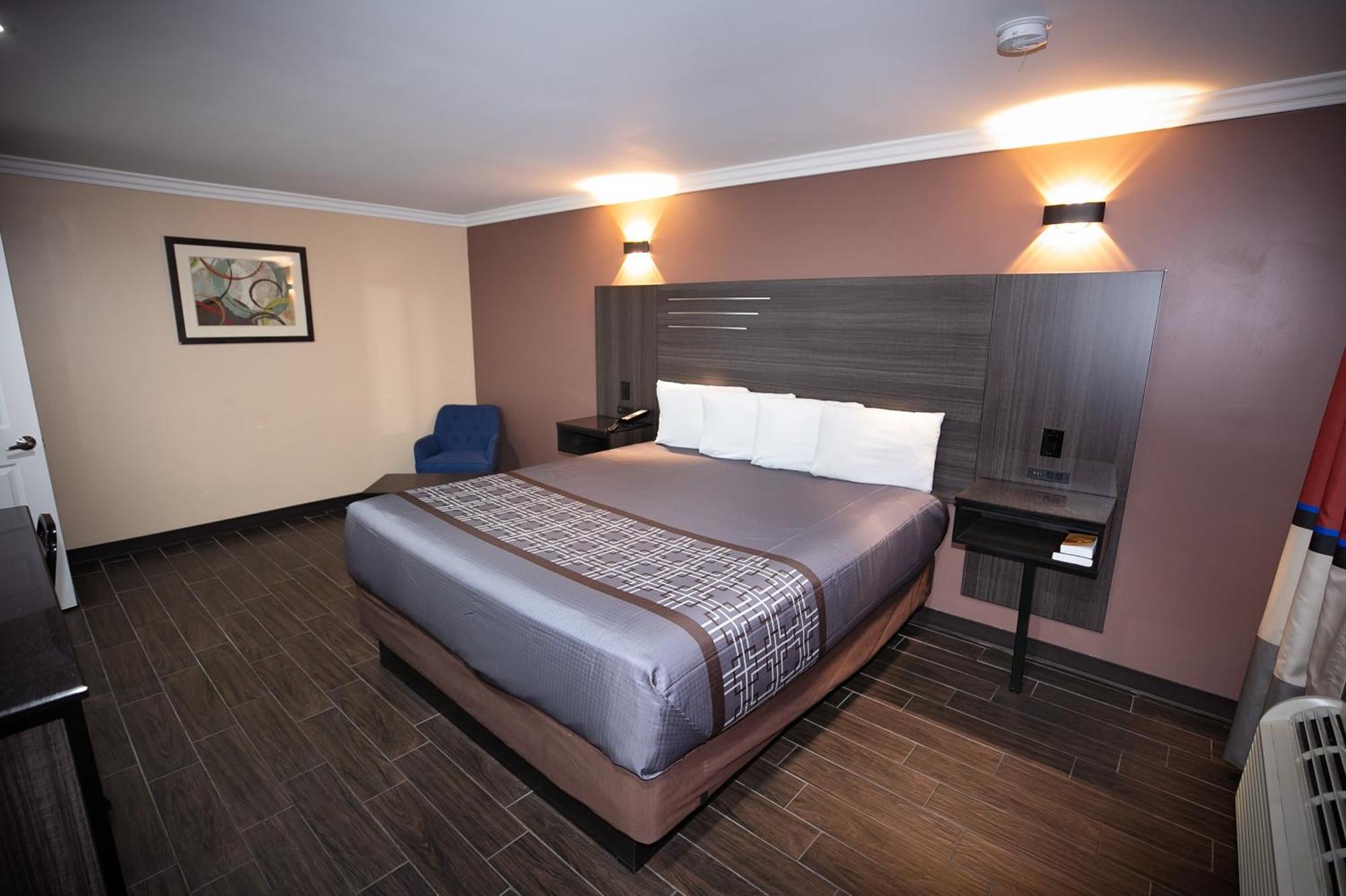 Rodeway Inn & Suites بيلفلاوير المظهر الخارجي الصورة