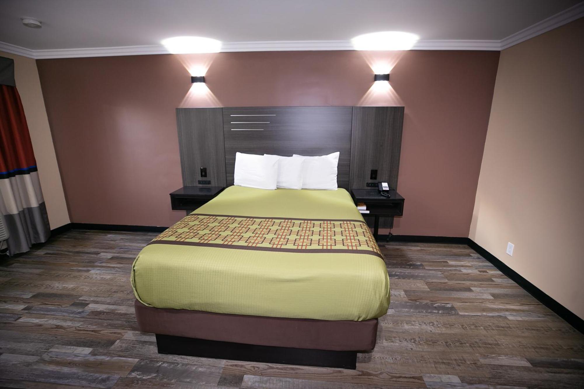 Rodeway Inn & Suites بيلفلاوير المظهر الخارجي الصورة
