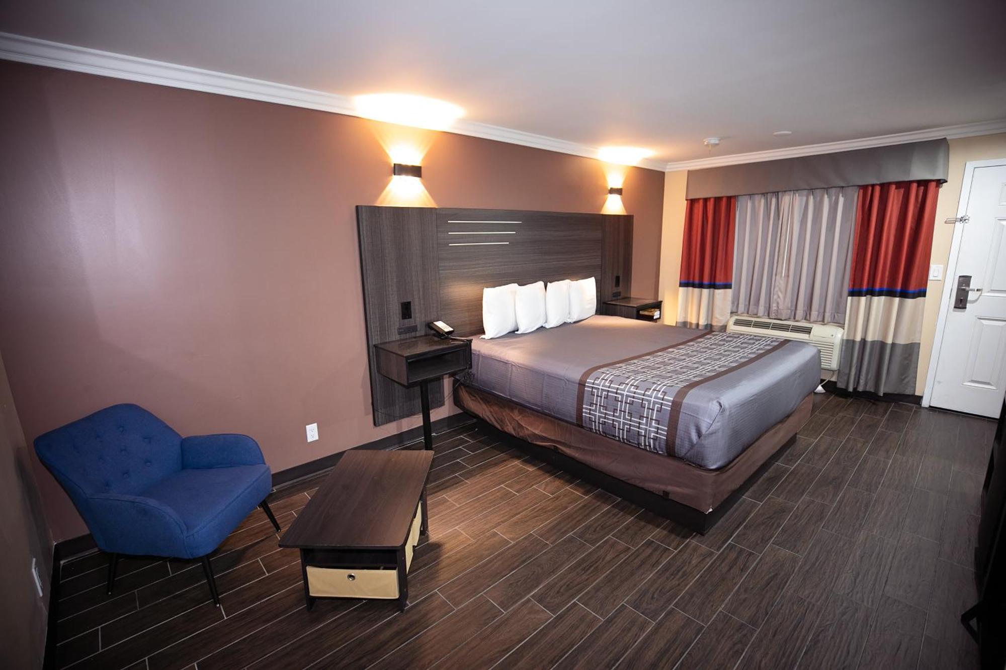 Rodeway Inn & Suites بيلفلاوير المظهر الخارجي الصورة