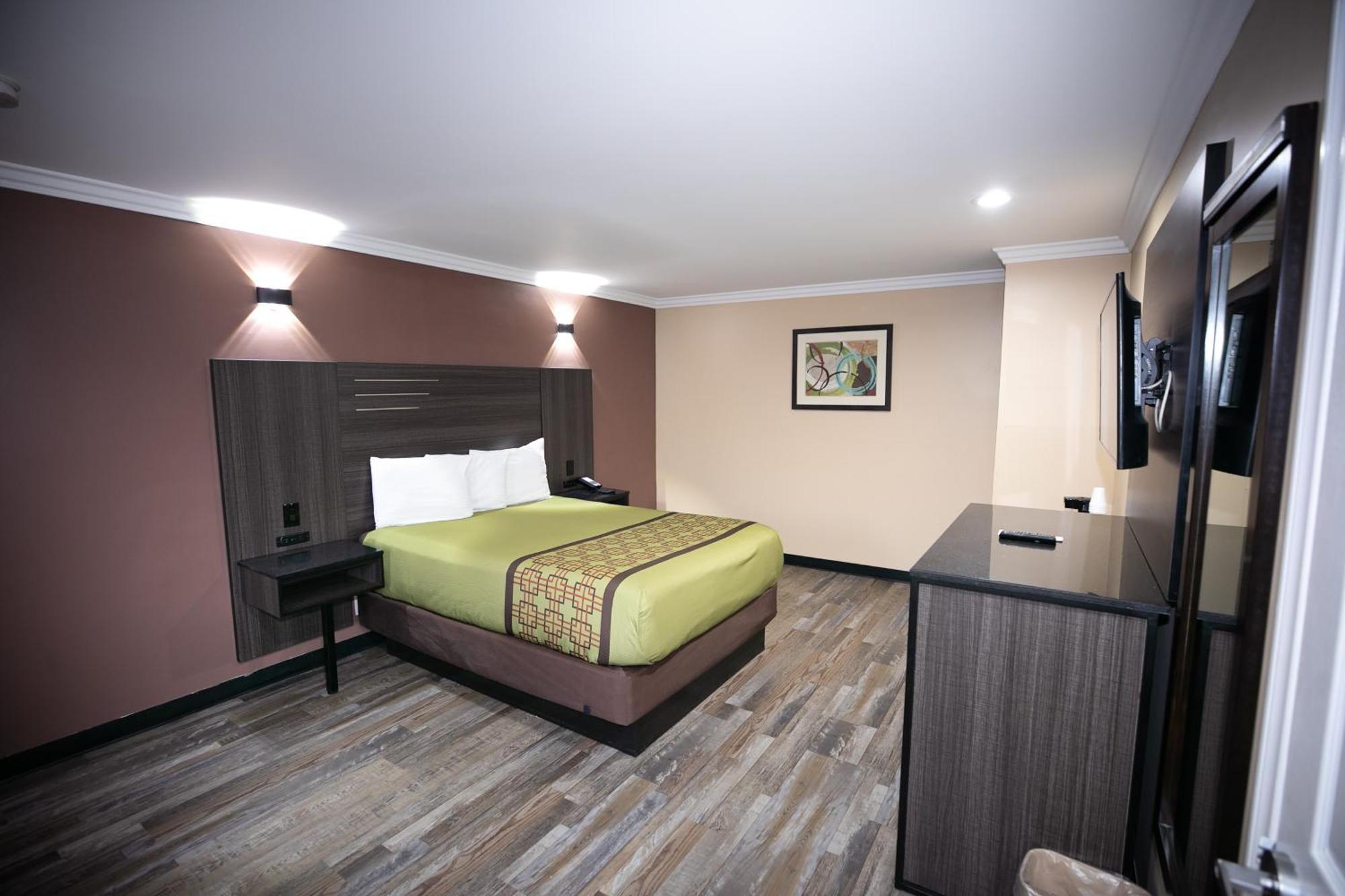 Rodeway Inn & Suites بيلفلاوير المظهر الخارجي الصورة