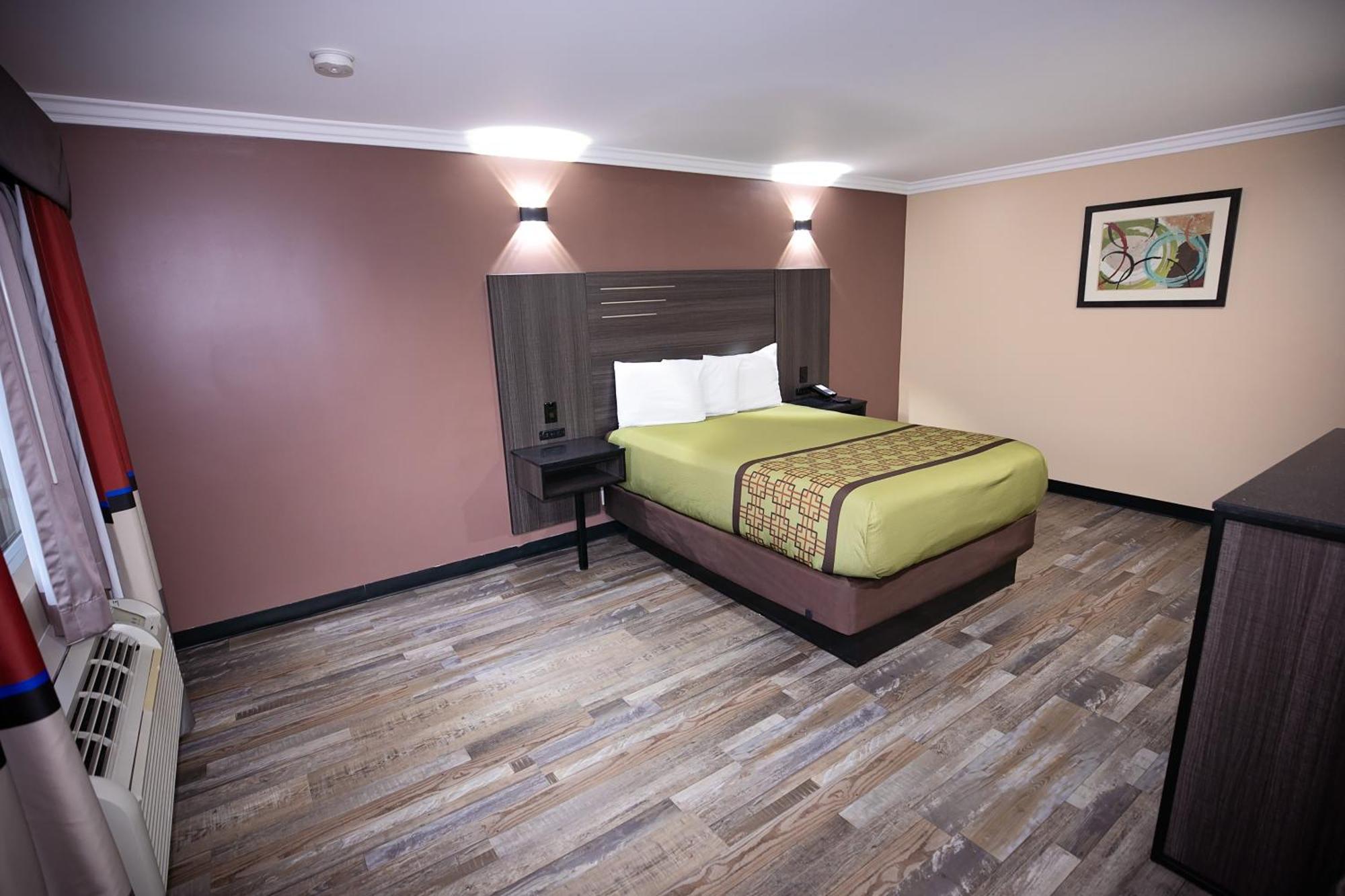 Rodeway Inn & Suites بيلفلاوير المظهر الخارجي الصورة