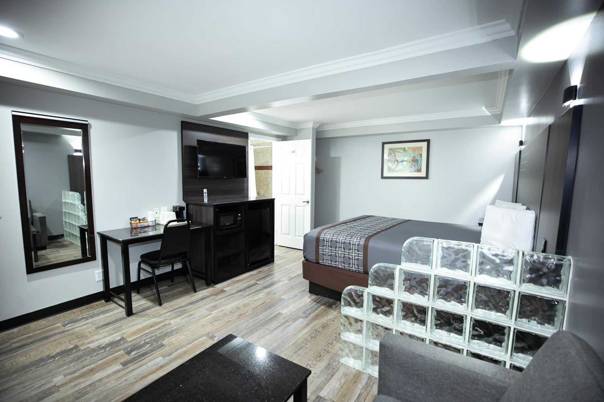 Rodeway Inn & Suites بيلفلاوير المظهر الخارجي الصورة