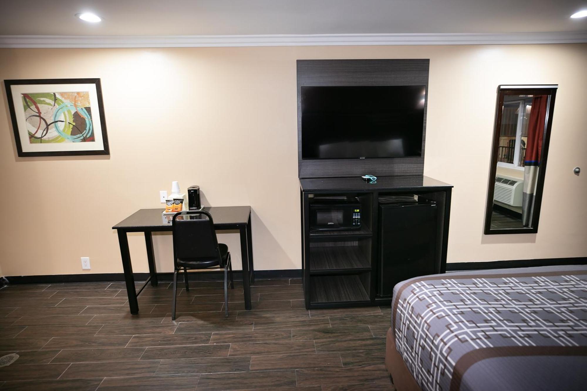 Rodeway Inn & Suites بيلفلاوير المظهر الخارجي الصورة