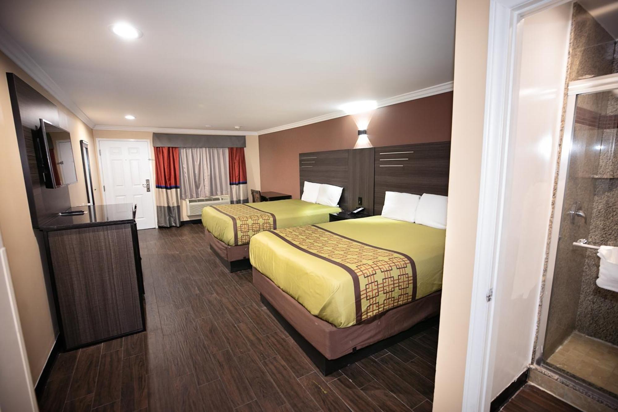 Rodeway Inn & Suites بيلفلاوير المظهر الخارجي الصورة