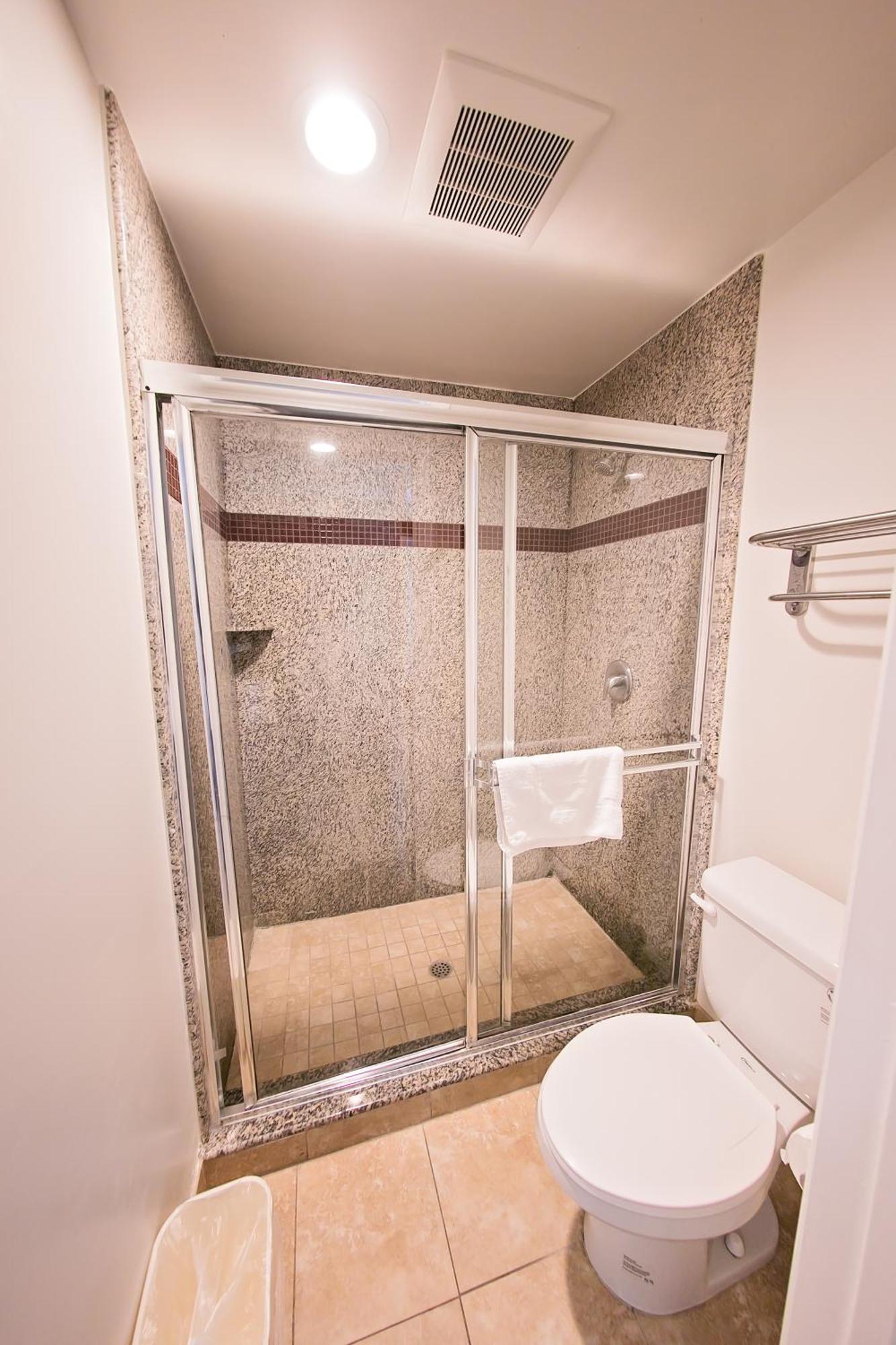 Rodeway Inn & Suites بيلفلاوير المظهر الخارجي الصورة